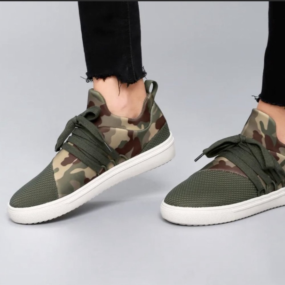 Steve Madden Lancer Camo Sneakers 6.5